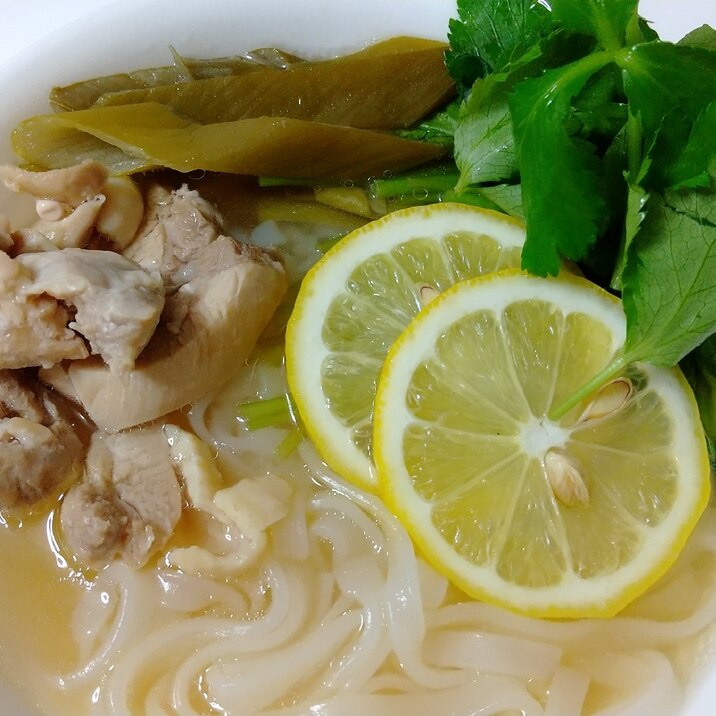 ベトナムフォー麺！レモンで爽やかに！